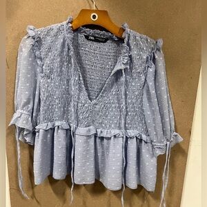 Zara‎ size XS sky blue polka dot short sleeve blouse in excellent condition